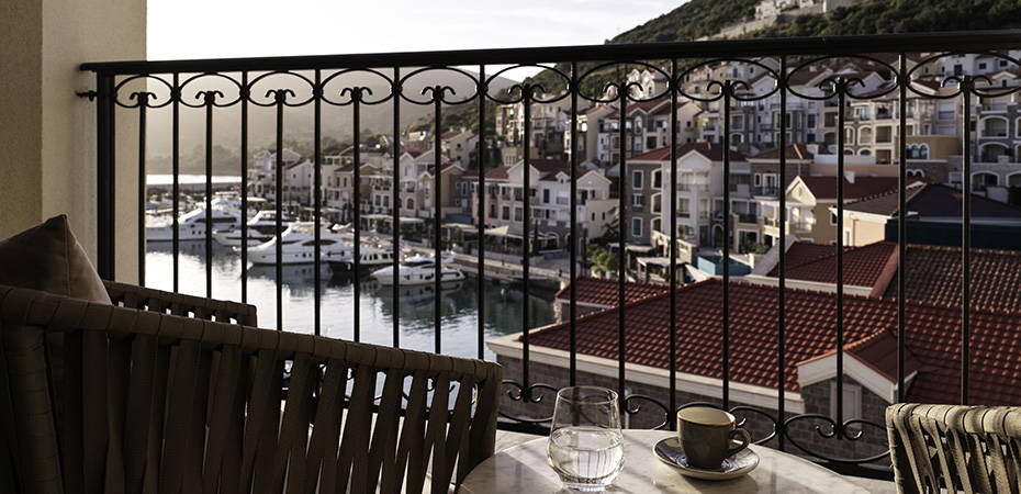 Grand Poolside Zimmer - The Chedi Hotel & Residences Lustica Bay, Montenegro
