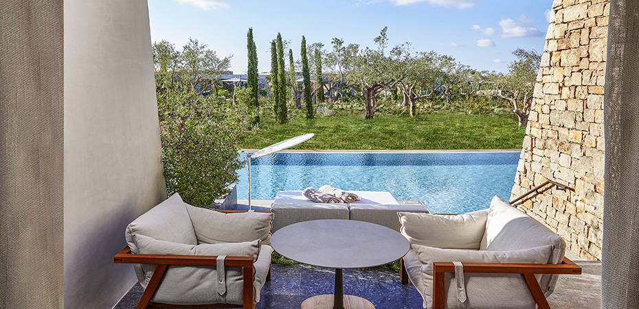 W Costa Navarino - Swim-up Zimmer in Griechenland